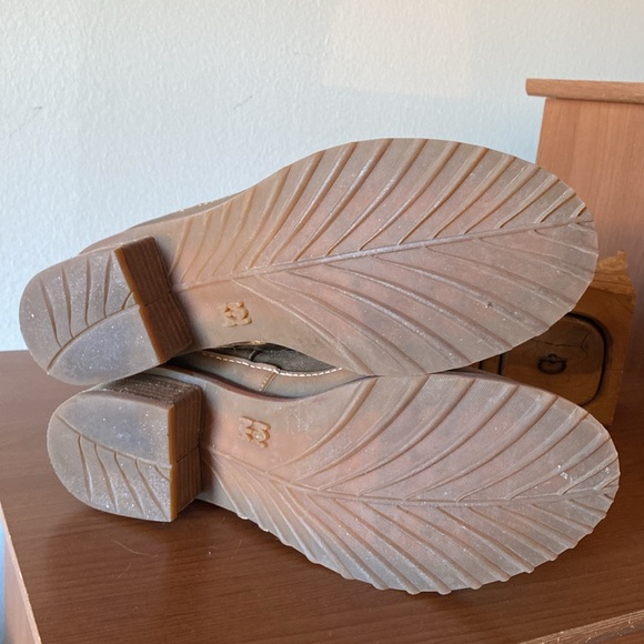 El Naturalista Lux Suede Kenita Land Booties - Picture 8 of 9